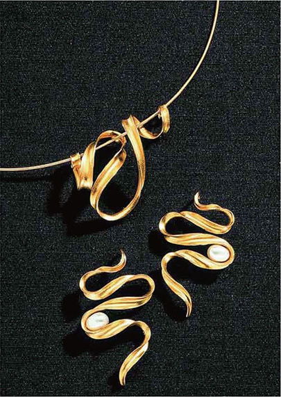 璀璨交融 創意服裝設計與珠寶首飾的協同演繹